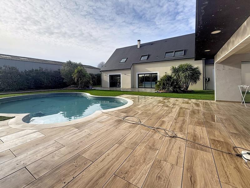 Maison - 204 m² - 6 pièces