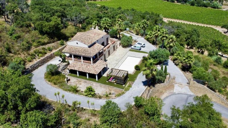 Villa - 246 m² - 7 pièces