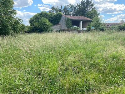 Terrain constructible - 1 040 m²