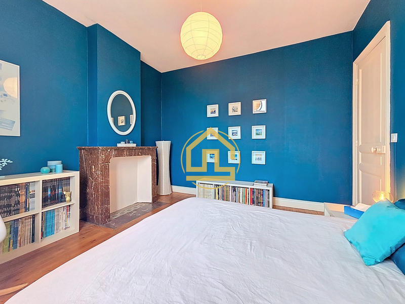 Maison - 275 m² - 10 pièces