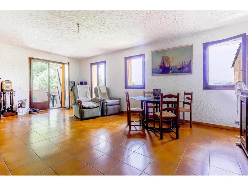 Maison - 301 m² - 9 pièces