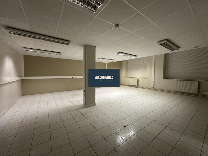 Local commercial - 1 200 m²