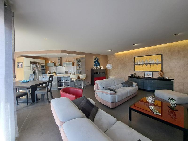 Maison - 175 m² - 9 pièces