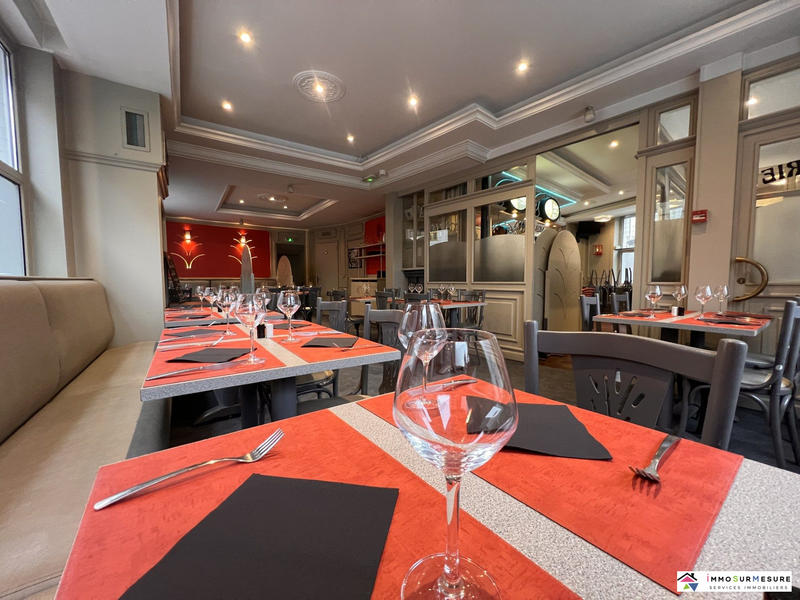 Local commercial - 893 m²