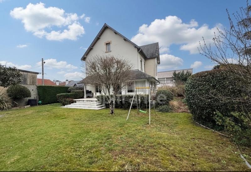 Maison - 195 m² - 9 pièces