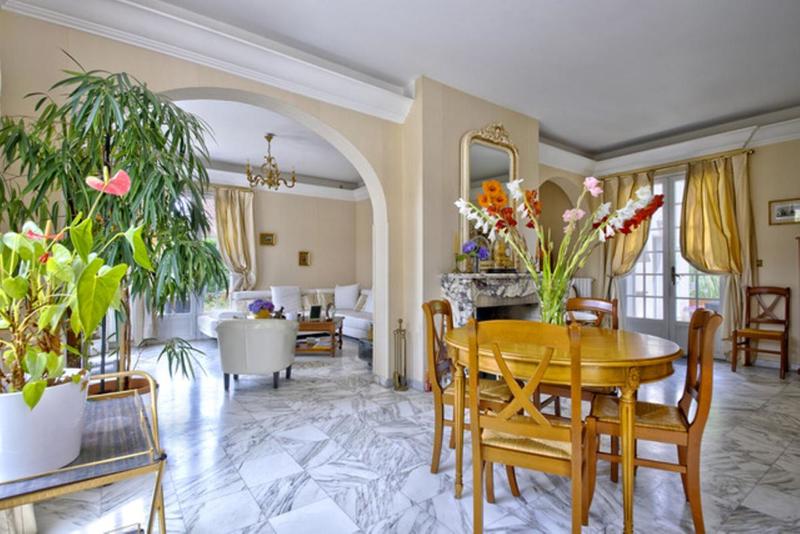 Maison - 220 m² - 8 pièces