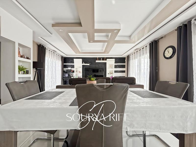 Maison - 161 m² - 7 pièces