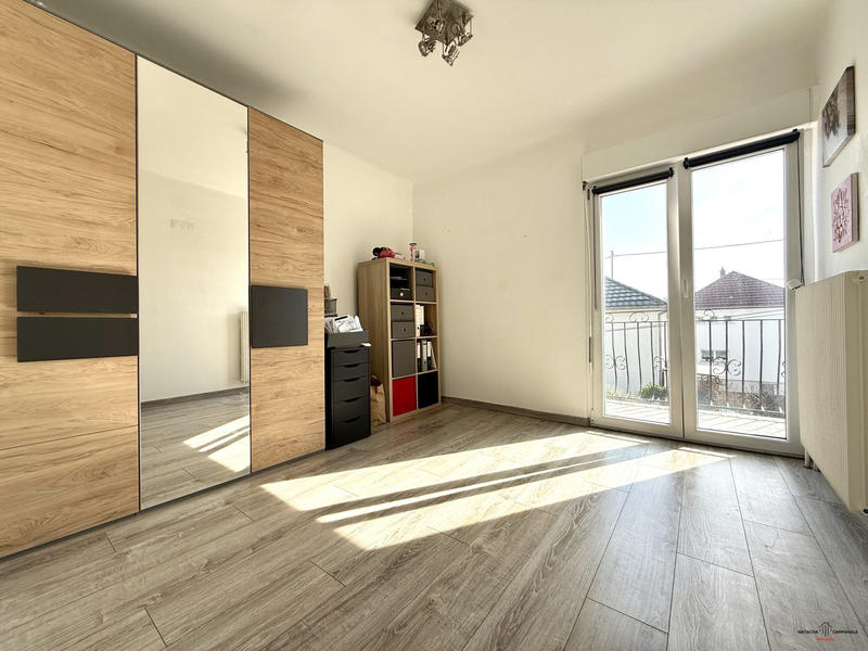 Maison - 99 m² - 5 pièces
