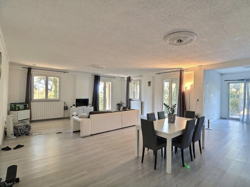 Propriété - 445 m² - 10 pièces