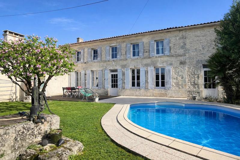 Maison - 240 m² - 5 pièces