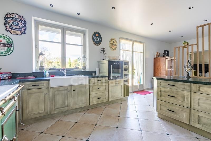 Maison - 270 m² - 8 pièces