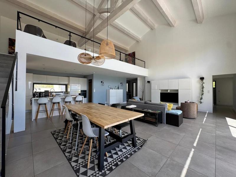 Maison - 187 m² - 7 pièces