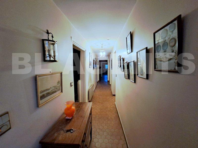 Maison - 300 m² - 7 pièces