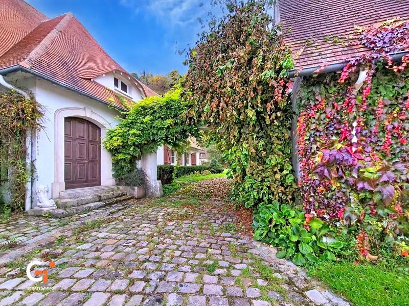 Maison - 285 m² - 10 pièces