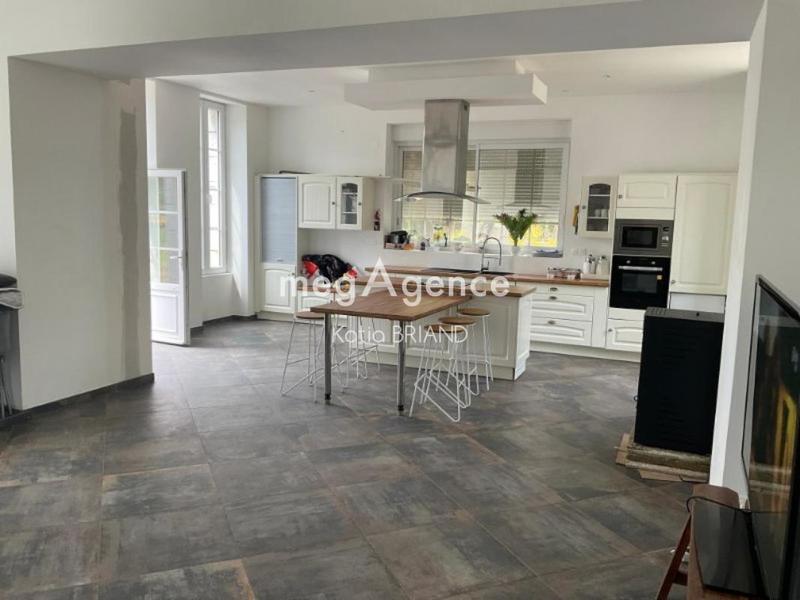 Maison en pierre - 252 m² - 11 pièces