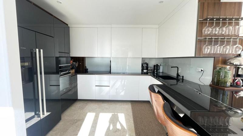 Maison - 224 m² - 8 pièces