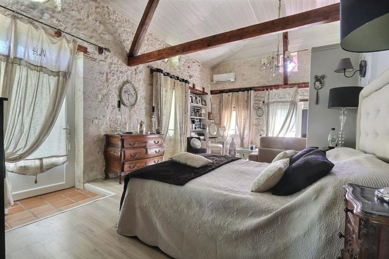 Maison - 373 m² - 10 pièces