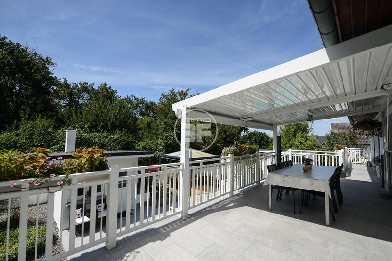 Maison - 232 m² - 7 pièces