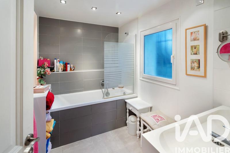 Maison - 177 m² - 7 pièces