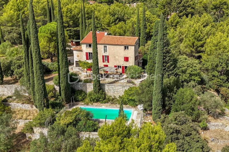 Maison - 265 m² - 10 pièces