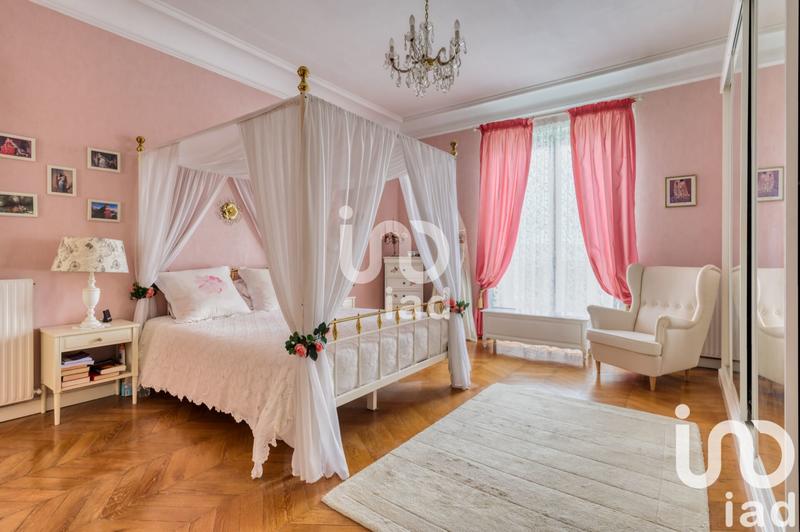 Maison - 323 m² - 11 pièces