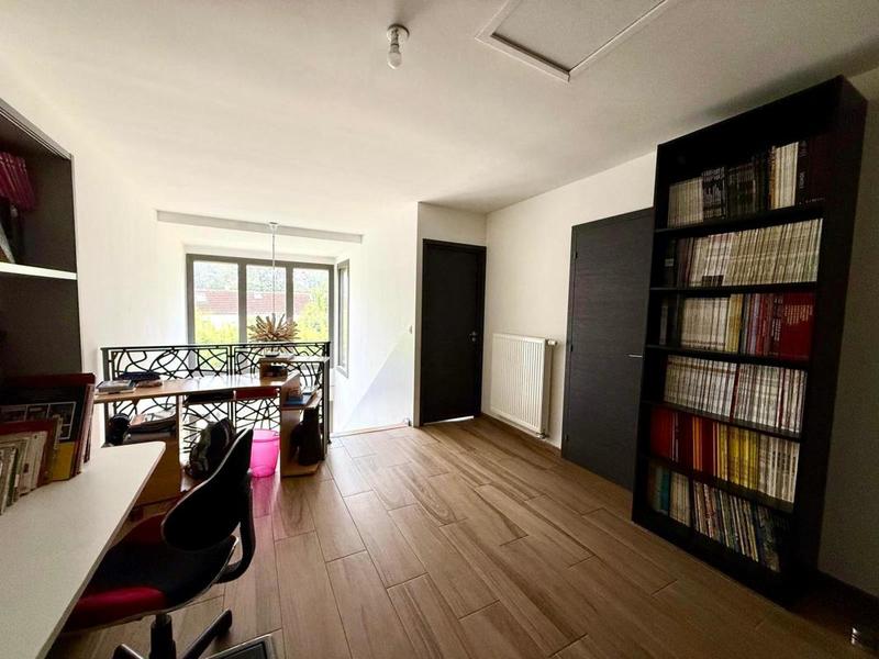 Pavillon - 194 m² - 7 pièces