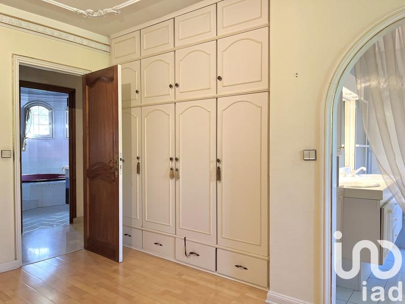 Maison - 334 m² - 9 pièces