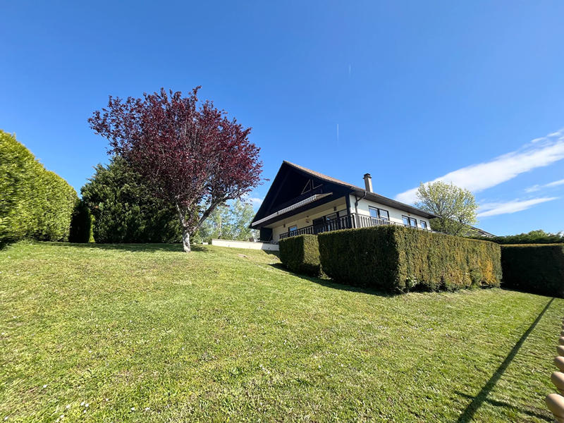 Maison - 245 m² - 9 pièces