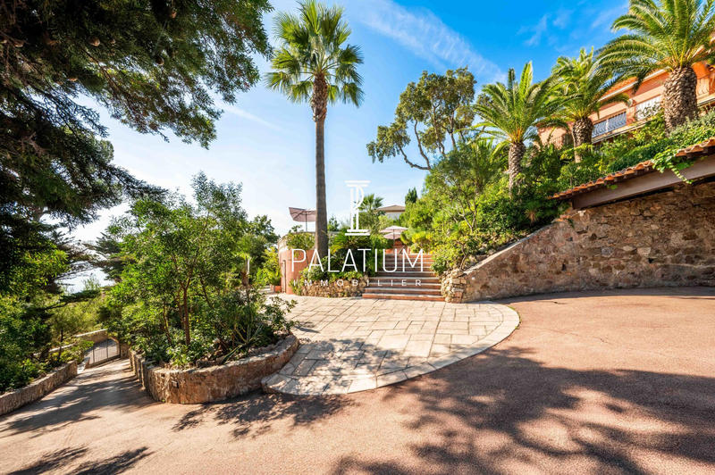 Villa - 289 m² - 10 pièces