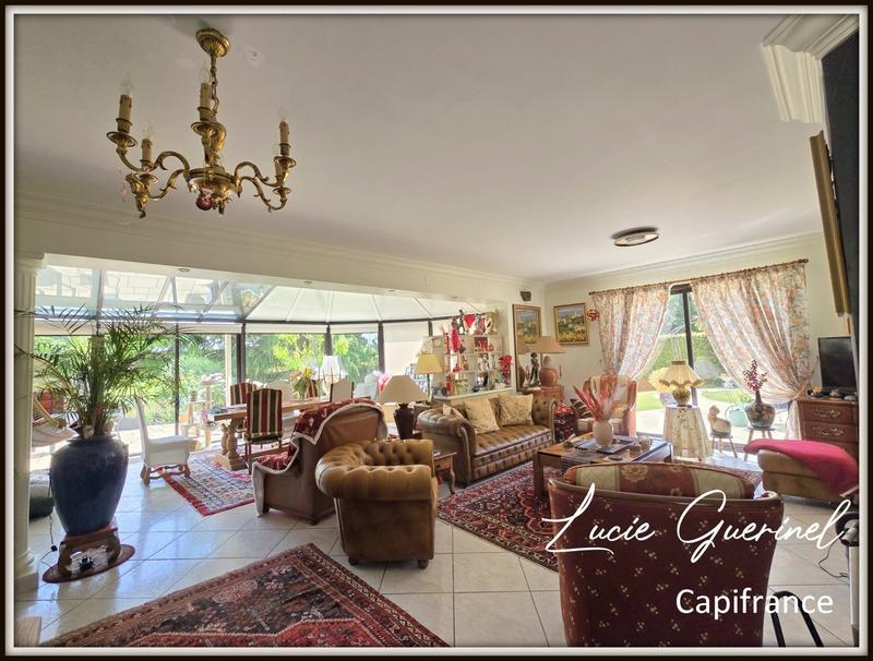 Maison - 246 m² - 10 pièces