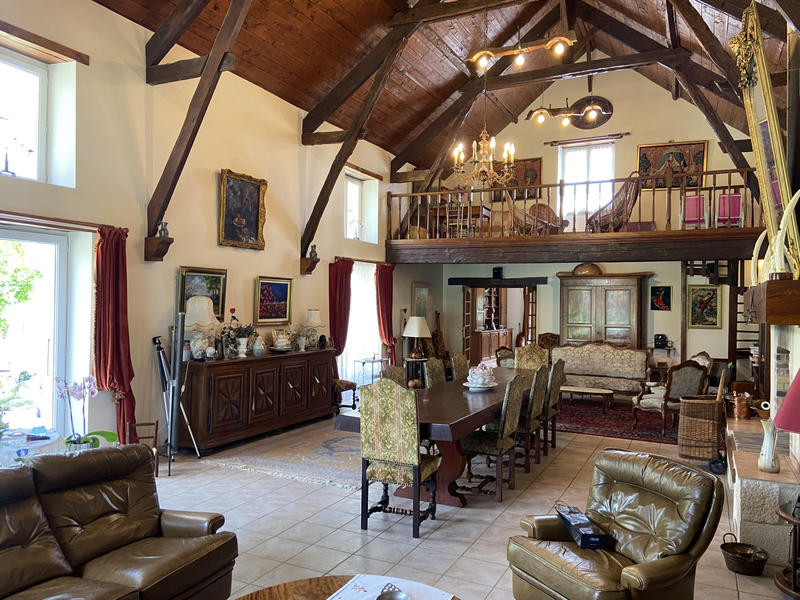 Maison - 406 m² - 9 pièces