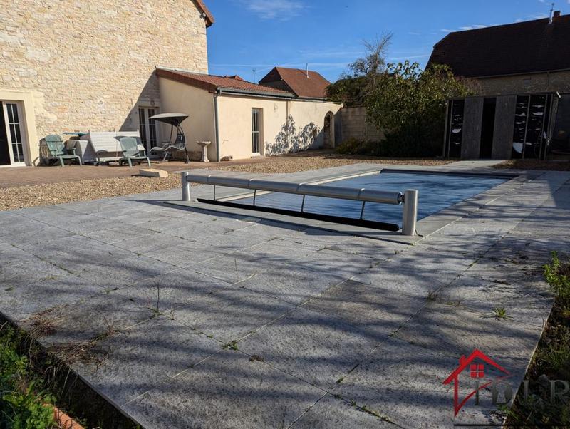 Maison - 240 m² - 7 pièces