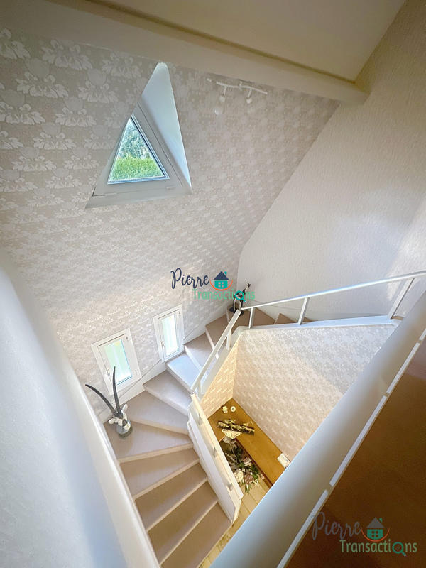 Maison traditionnelle - 199 m² - 6 pièces