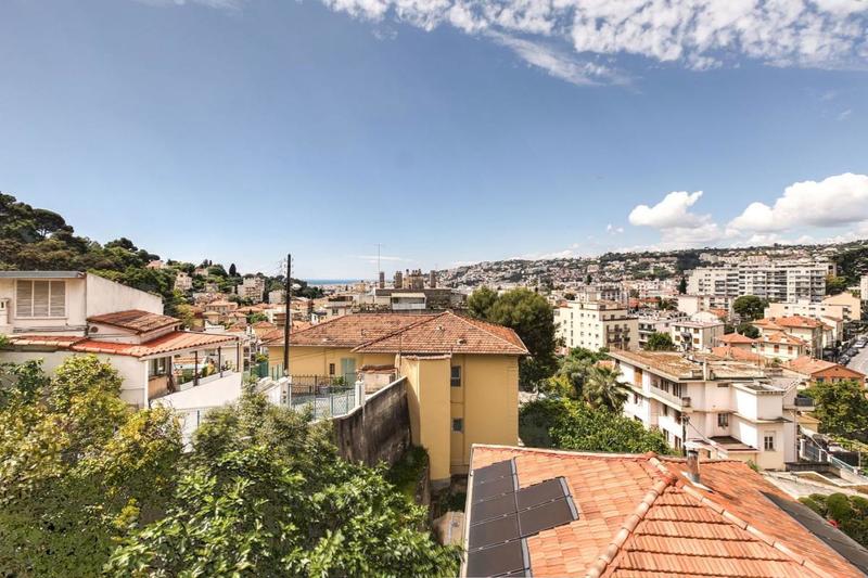 Maison - 230 m² - 8 pièces