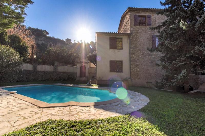 Maison - 185 m² - 7 pièces