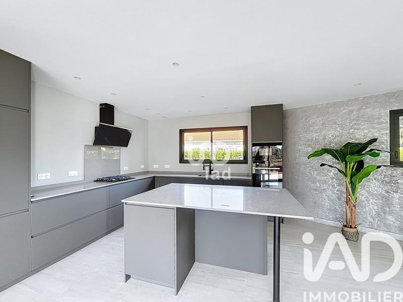 Maison - 167 m² - 6 pièces