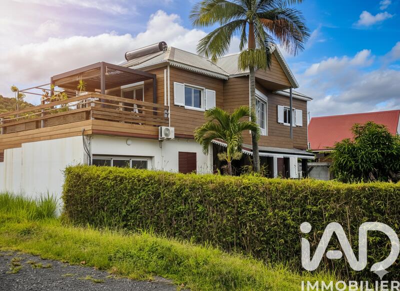 Maison - 270 m² - 11 pièces