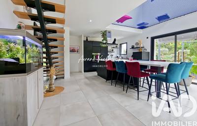 Maison - 121 m² - 5 pièces