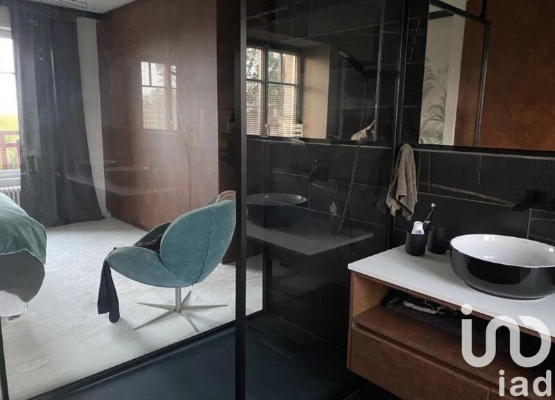 Maison - 216 m² - 9 pièces