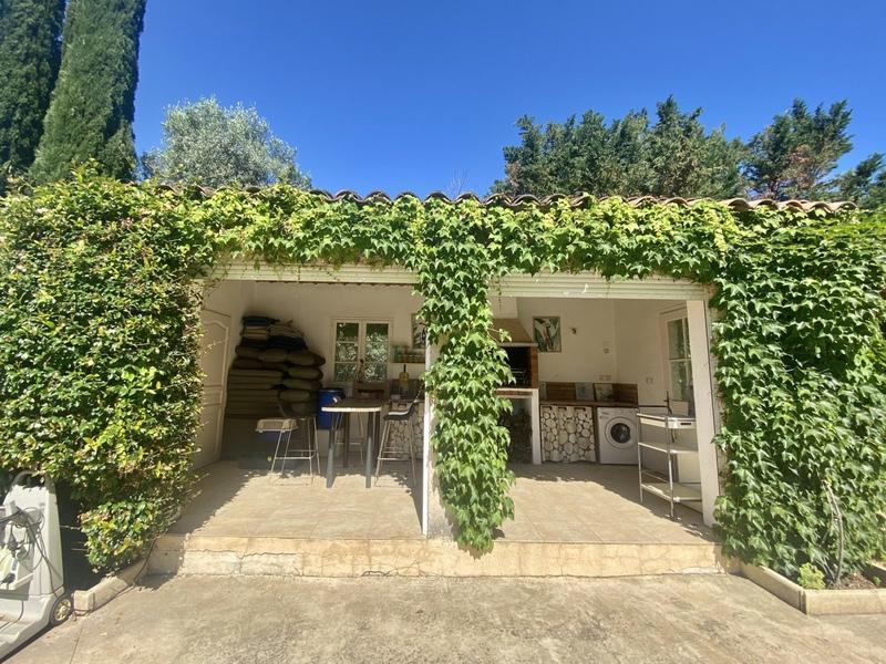 Mas - 585 m² - 8 pièces