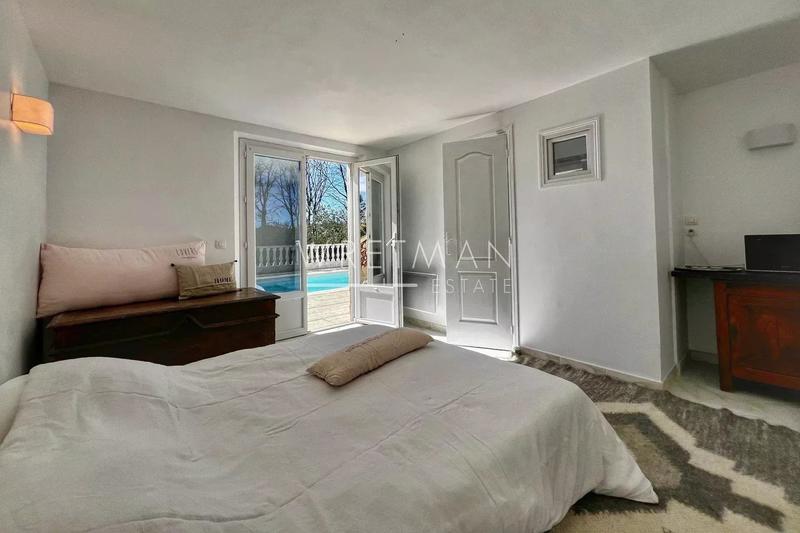 Villa - 100 m² - 5 pièces