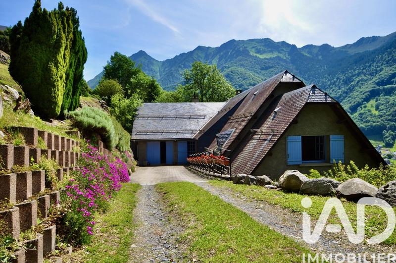 Maison - 370 m² - 11 pièces