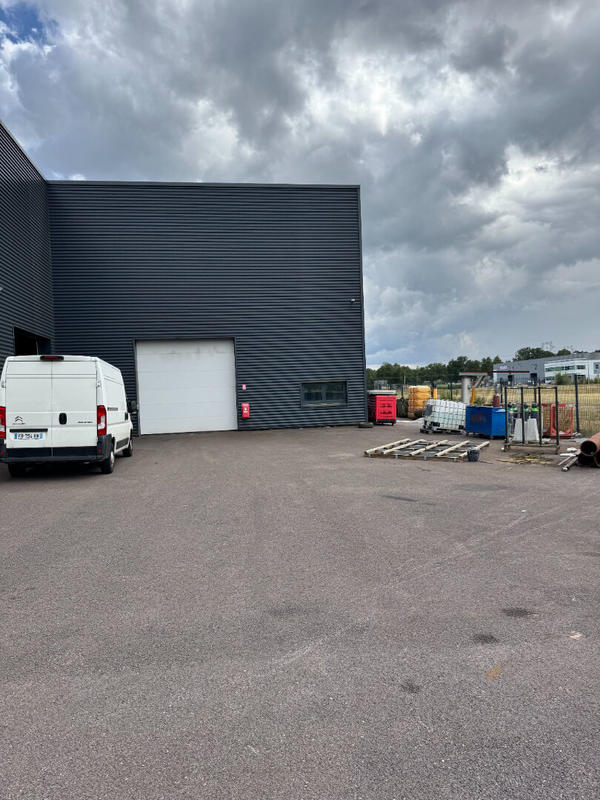 Local d'activité / Entrepôt - 405 m²