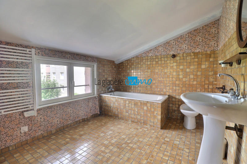 Maison - 222 m² - 9 pièces