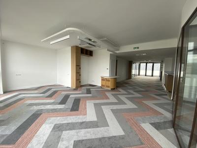 Bureau - 143 m² - 1 pièce