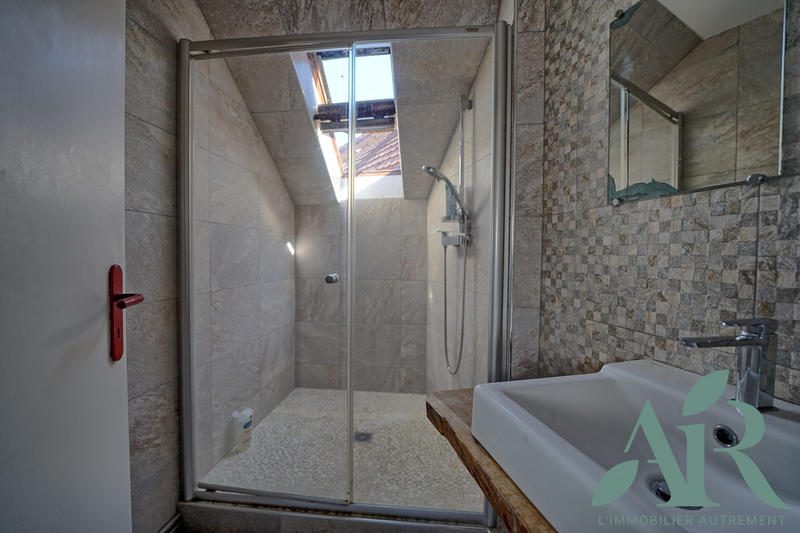 Maison traditionnelle - 143 m² - 5 pièces