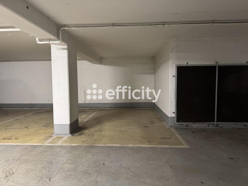 Parking / Garage - 12 m²