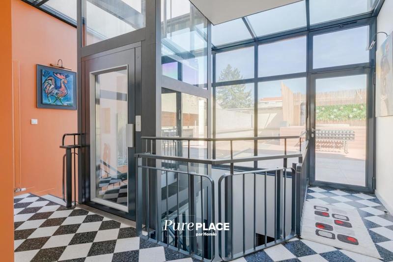 Maison - 250 m² - 7 pièces