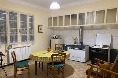 Propriété - 195 m² - 9 pièces