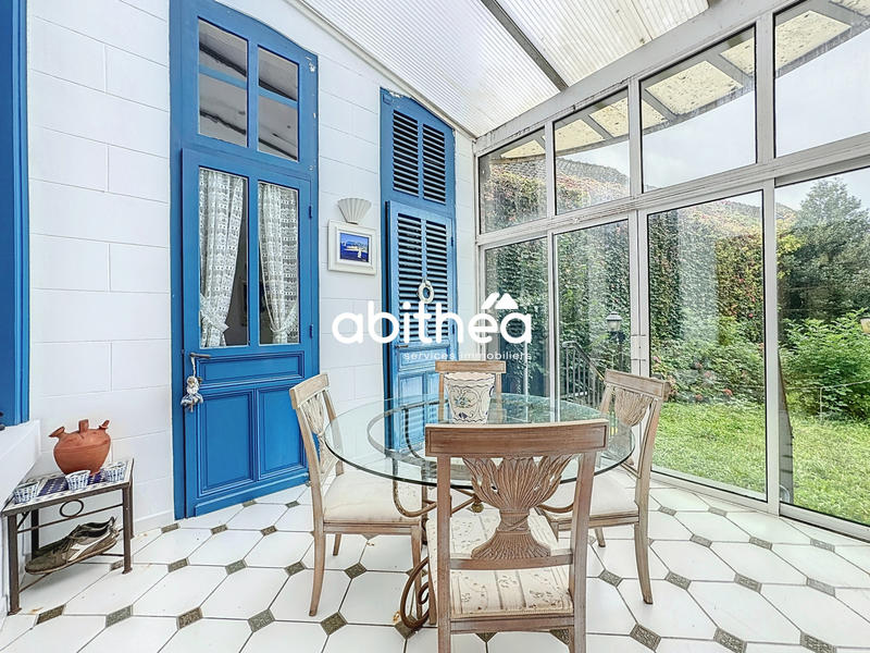 Maison - 257 m² - 9 pièces